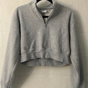 TNA Cozy Fleece Perfect Fit Cropped 1/4 zip sweatshirt in Heather Gray Size M